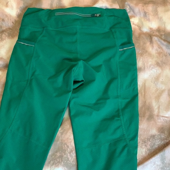 Athleta Green capris ladies XS - Picture 2 of 2